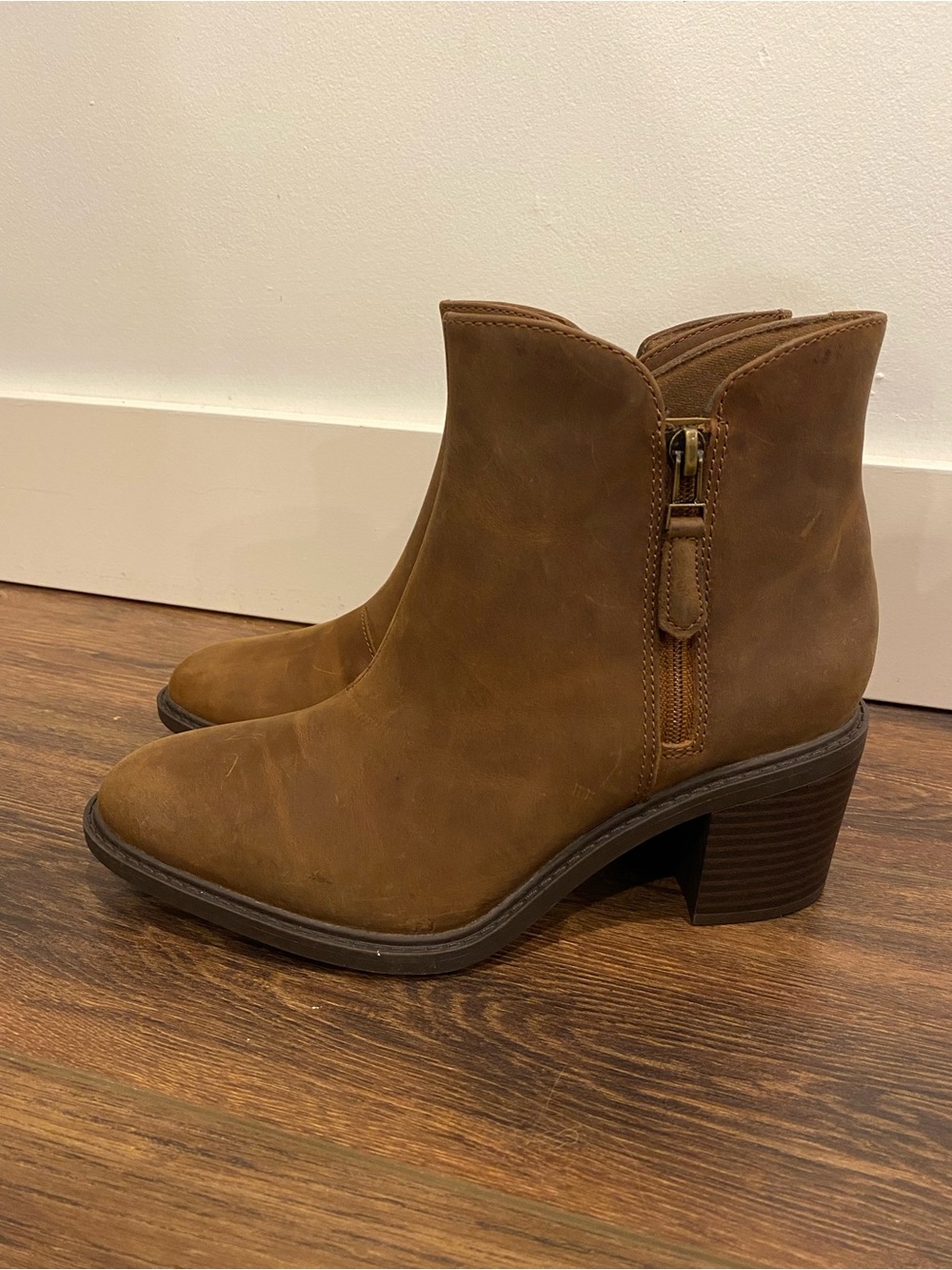 Leather boots Clarks scene zip heeled bootie brown size 8